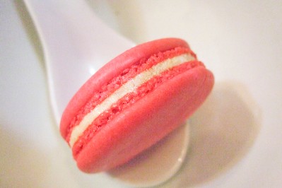 Rose syrup & sweet corn macarons (Ice kacang macarons)  