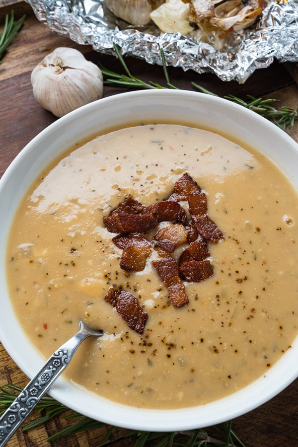 Rosemary and roasted garlic white bean soup