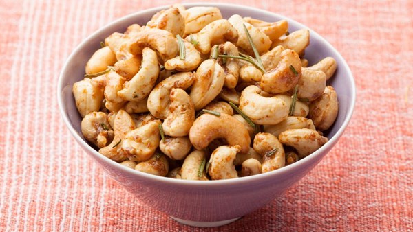 Rosemary cashews