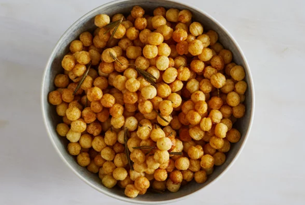 Rosemary-cayenne snack mix