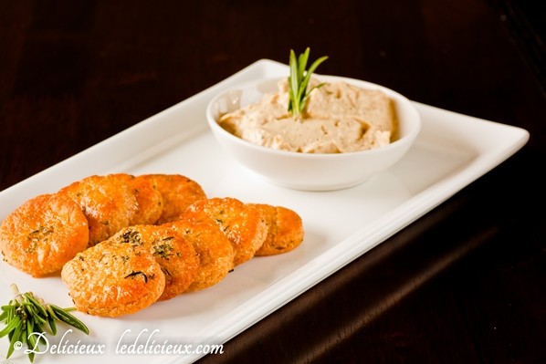 Rosemary, cheddar & smoked paprika crackers and caramelised onion dip