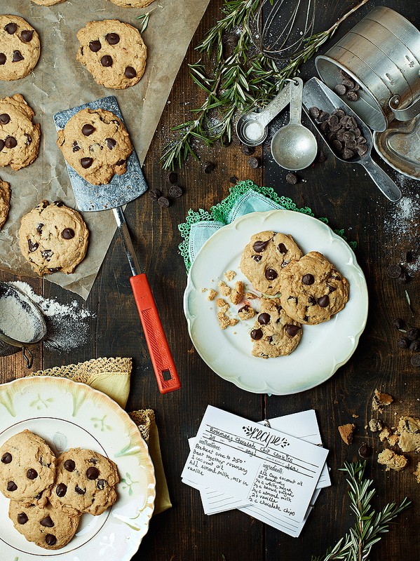 Rosemary-chocolate chip cookies