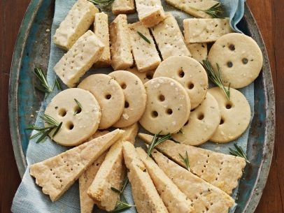 Rosemary cornmeal shortbread