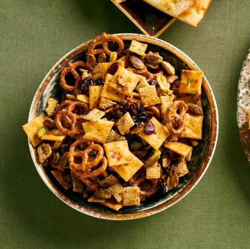 Rosemary-garlic snack mix