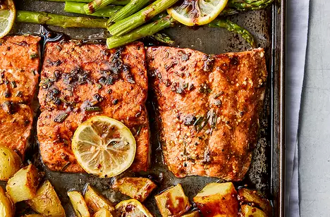 Rosemary roasted salmon with asparagus & potatoes