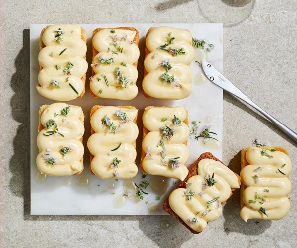 Rosemary syrup cake with mead cream