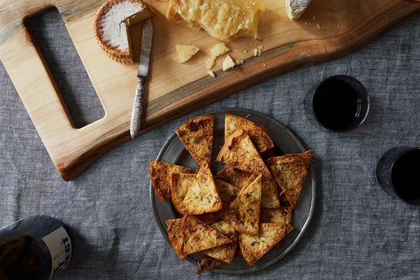 Rosemary thyme pita chips