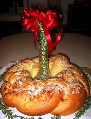 Rosemary-thyme yeast wreath 