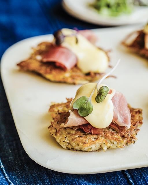 Rösti with prosciutto and raclette cheese