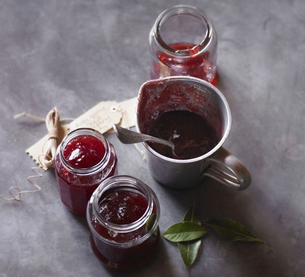 Rosy quince & cranberry jelly