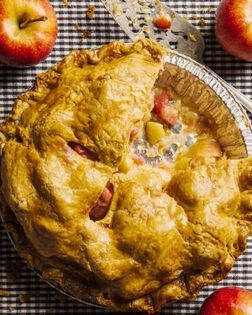 Rosy red apple pie