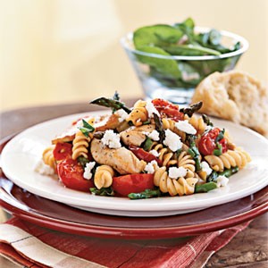 Rotini with chicken, asparagus, and tomatoes
