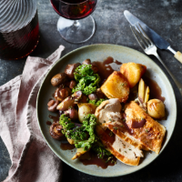 Rouge roast chicken with mushrooms