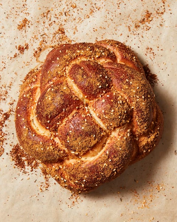 Round challah with dukkah