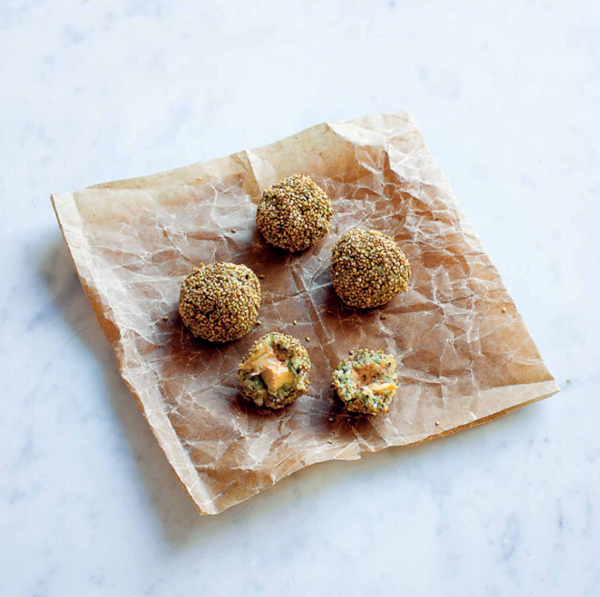 Round rice snacks