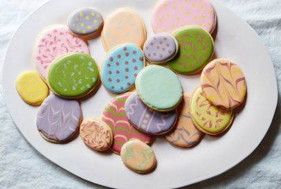 Royal icing and natural food colorings