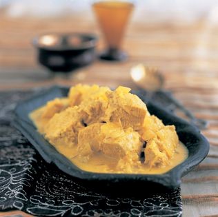 Royal-style chicken korma