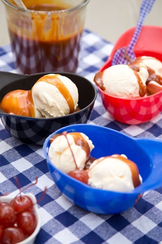 Rum & white chocolate caramel sundaes