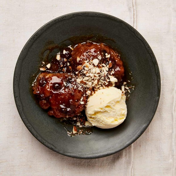 Rum and currant dumplings with speculaas caramel