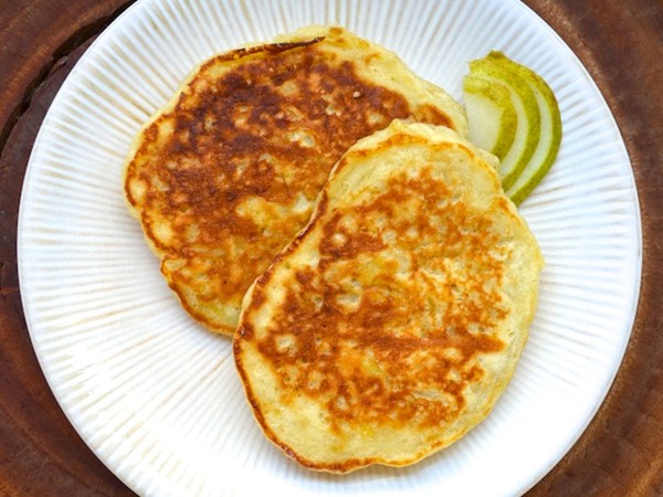 Rum and pear pancakes
