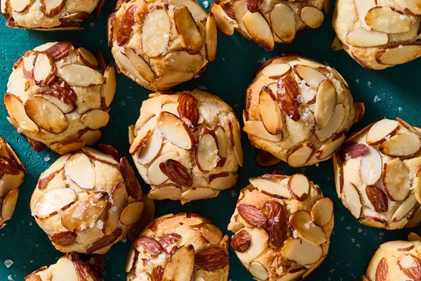 Rum-buttered almond cookies