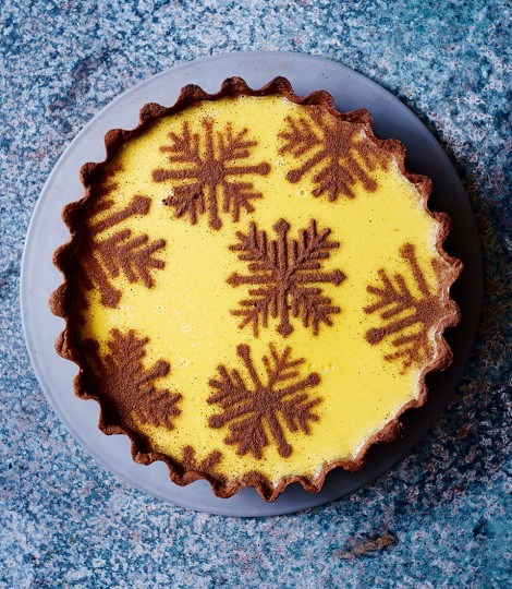 Rum custard tart with gingerbread pastry