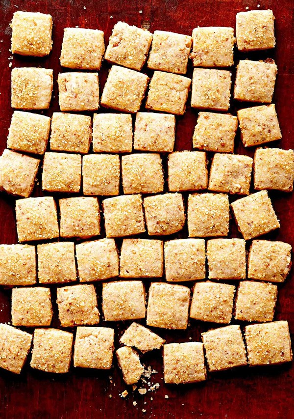 Rum-praline shortbread bites