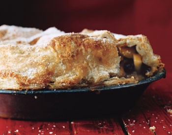 Rum raisin apple pie