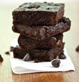 Rum raisin brownies