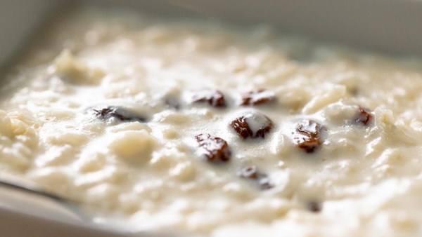 Rum raisin rice pudding