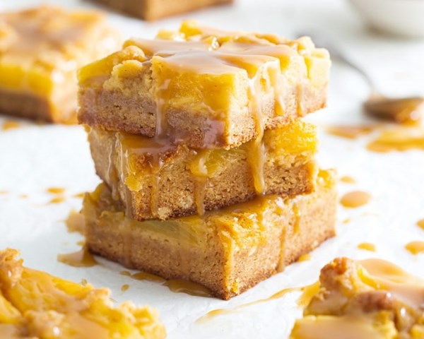 Rum-roasted pineapple blondies