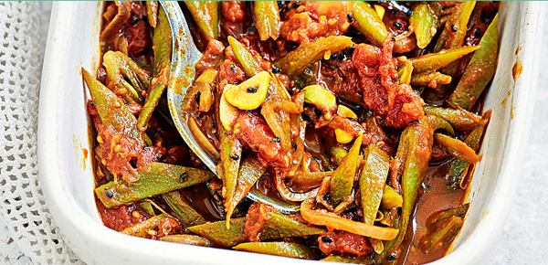 Runner beans with tomato and black onion seeds