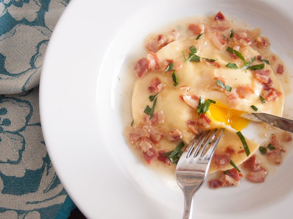  Runny egg yolk ravioli (Uovo in raviolo)