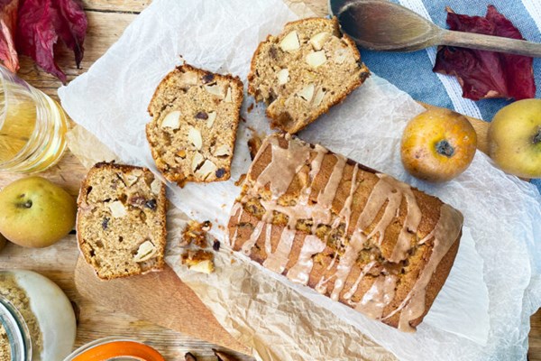 Russet apple, cinnamon and whisky cake