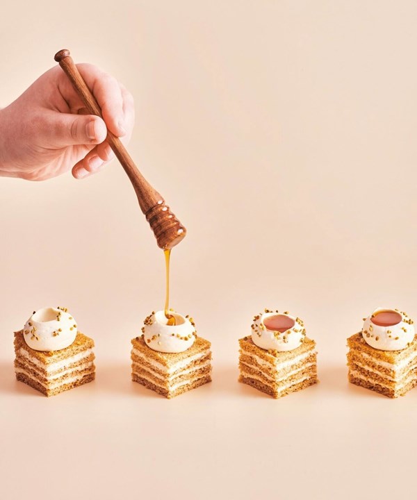 Russian honey cake (Medovik petits gâteaux)