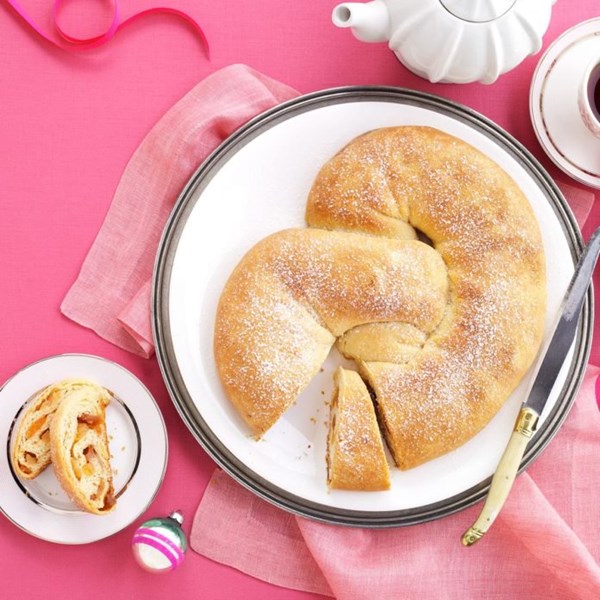 Russian krendl bread