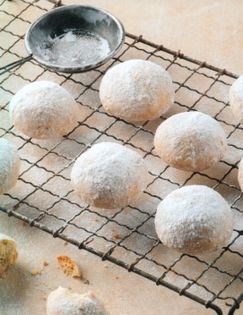Russian tea cakes