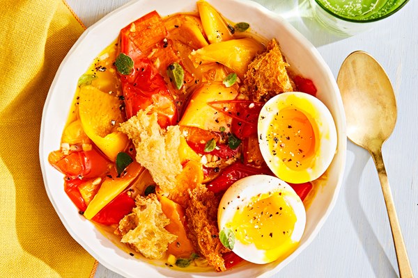 Rustic pepper stew with jammy eggs