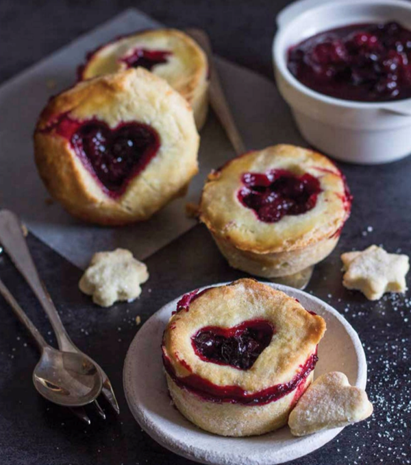 Rustic wild berry tarts (Frollini rustici alla frutta di bosco)
