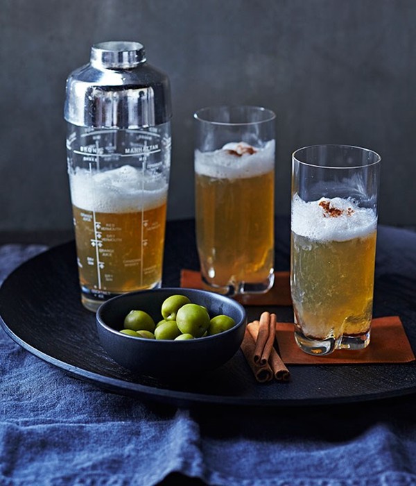 Rye & maple fizz cocktail