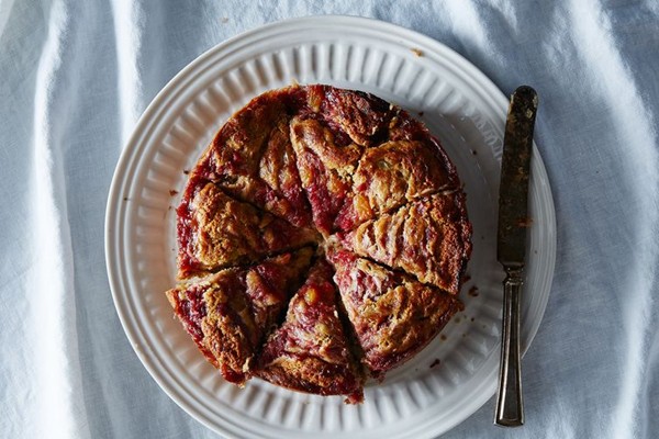 Rye and rhubarb cake