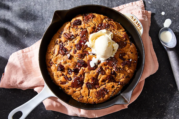 Rye-cranberry skillet chocolate chunk cookie