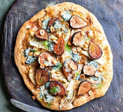Rye pizza with figs, fennel, Gorgonzola & hazelnuts