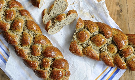 Rye, vanilla and poppy seed braised loaves