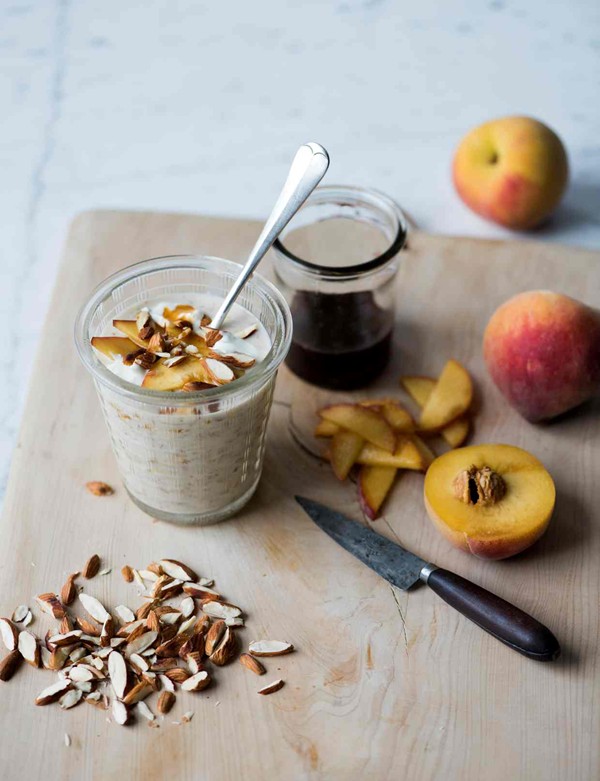 Rye, vanilla malt and peach overnight oats