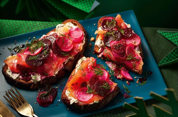 Rye with smoked salmon & cream cheese