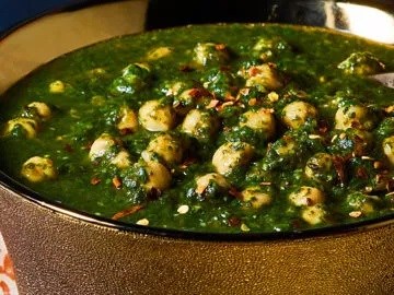 Saag with chickpeas