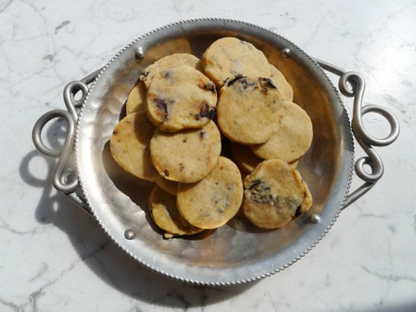 Sablé aux olives noires (Bake the Book)