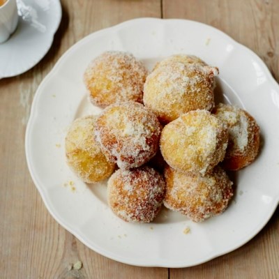 Saffron & potato doughnuts with vodka & orange (Frisciolas)