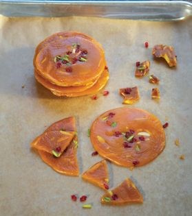 Saffron almond brittle (Sohan-e qom)